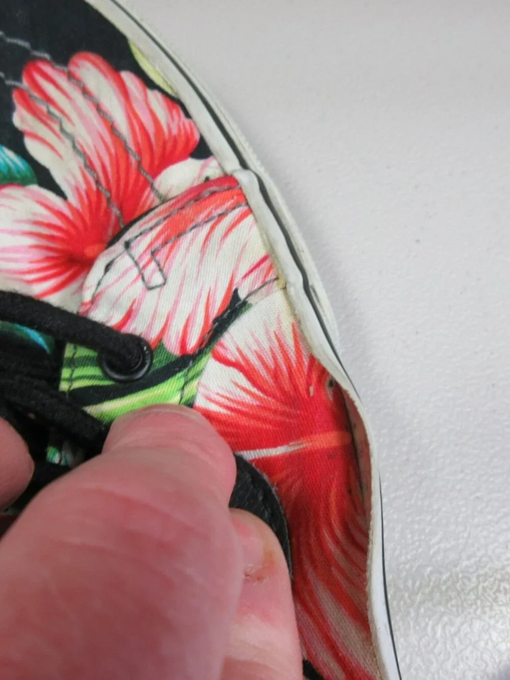 VANS womens colorful floral Hawaiian high top sneakers 8.5 M